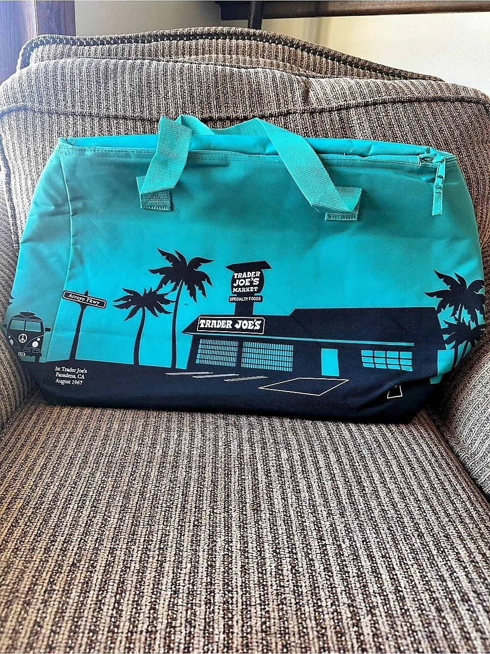 Trader Joe's Large Reusable Insulated Bag Blue